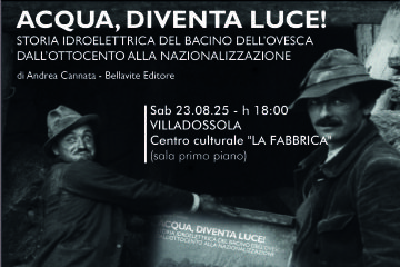 due uomini mostrano il libro in presentazione