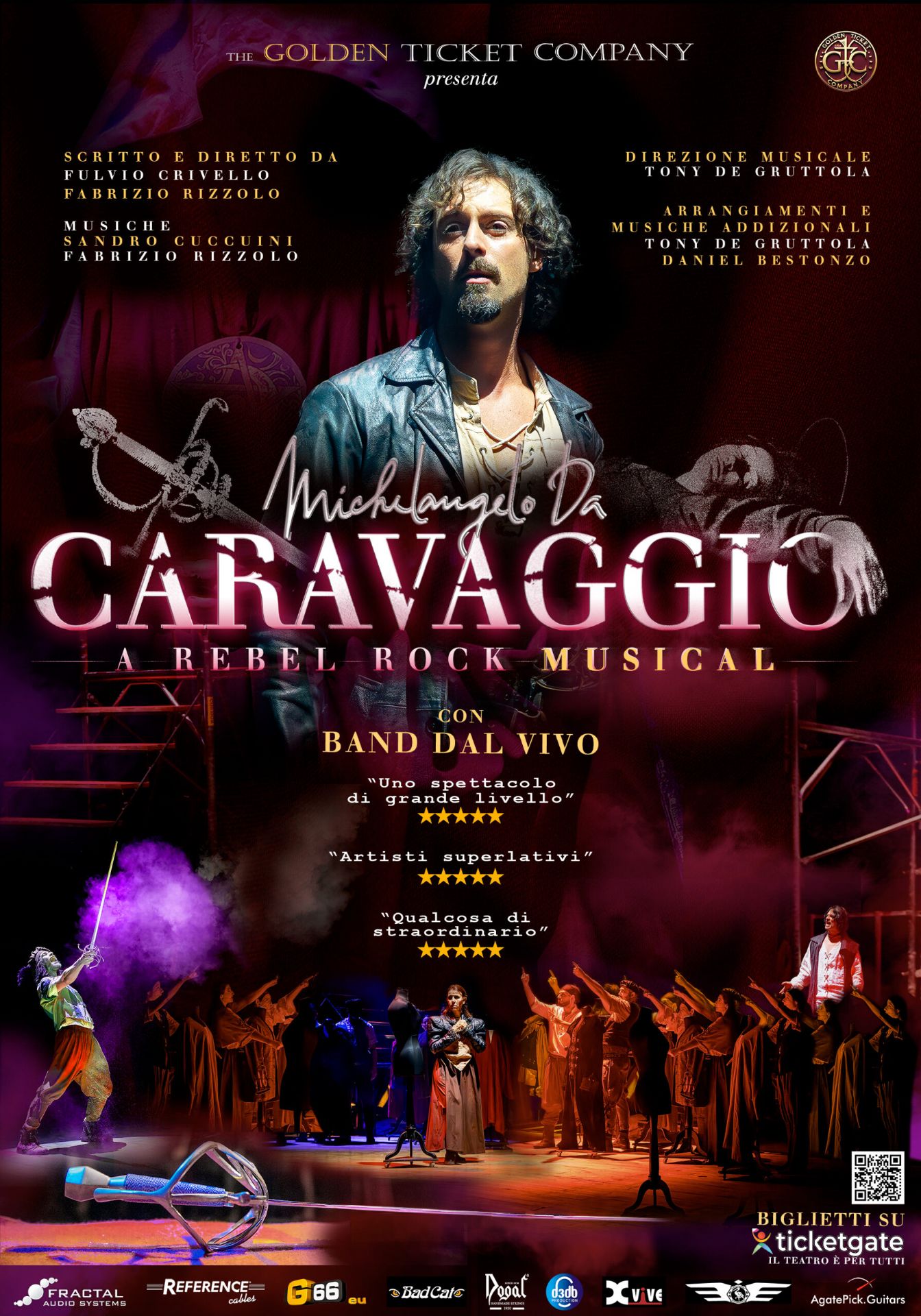 attore che interpreta caravaggio e immagine di scena con coro