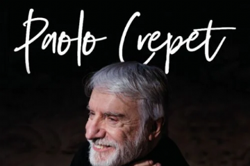 volto a tre quarti di Paolo Crepet sorridente 
