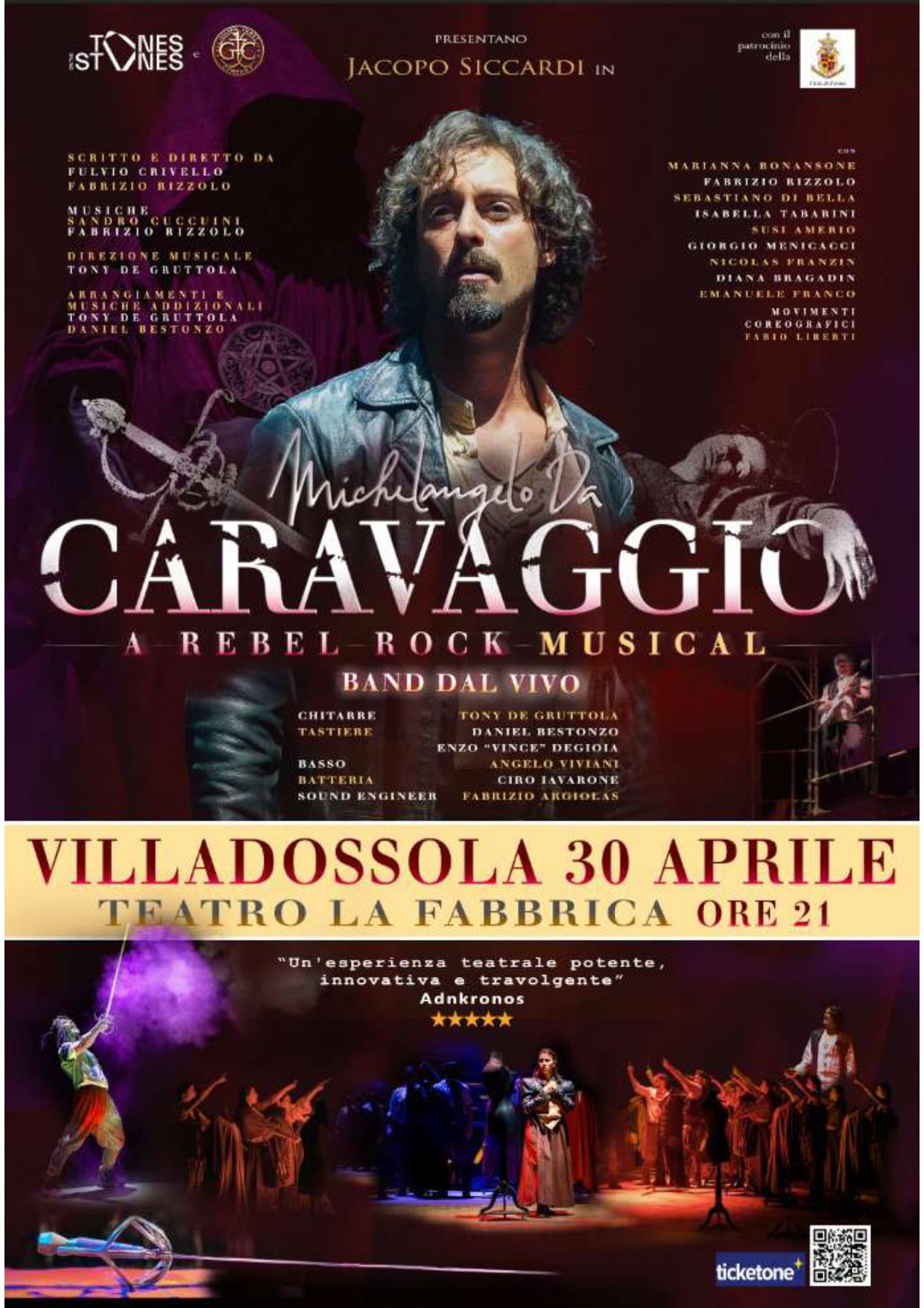 uomo in primo piano e altre persone su sfondo scuro